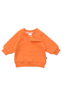 vorderseite von dem Sweatshirt in orange mit offenen druckknöpfen