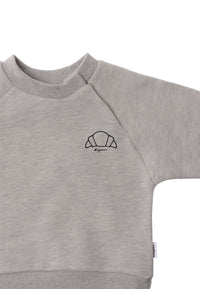 Im Detail Sweatshirt in der Farbe graumelange und "Croissant" als Druck