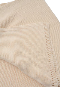 Detailansicht der hochwertigen Strickdecke