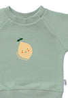 Detailansicht des Sweatshirts mit Zitronen Print.
