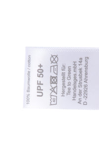 Detailansicht des Carelabels mit Ansicht des Lichtschutzfaktors.