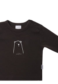 Detailansicht des Baumwollshirts mit langen Ärmeln.