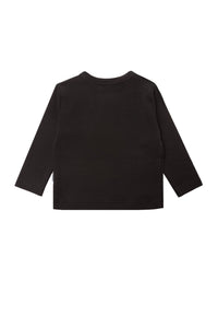 Die Rückseite des dunkelgrauen Langarmshirts ist schlicht.