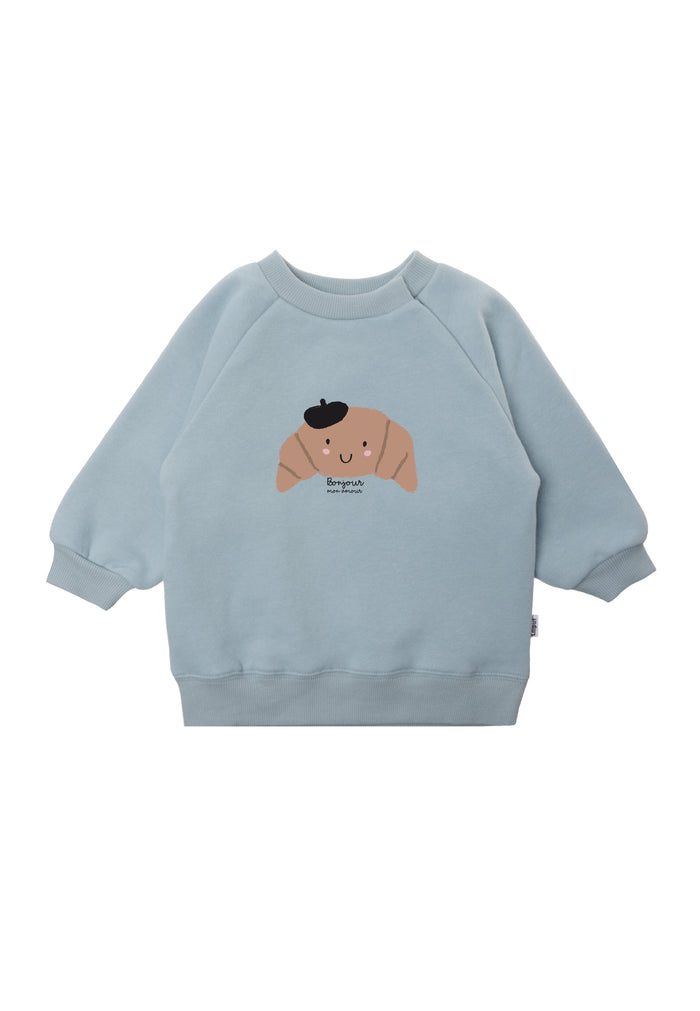 Sweatshirt in hellblau mit niedlichem Croissant Aufdruck.
