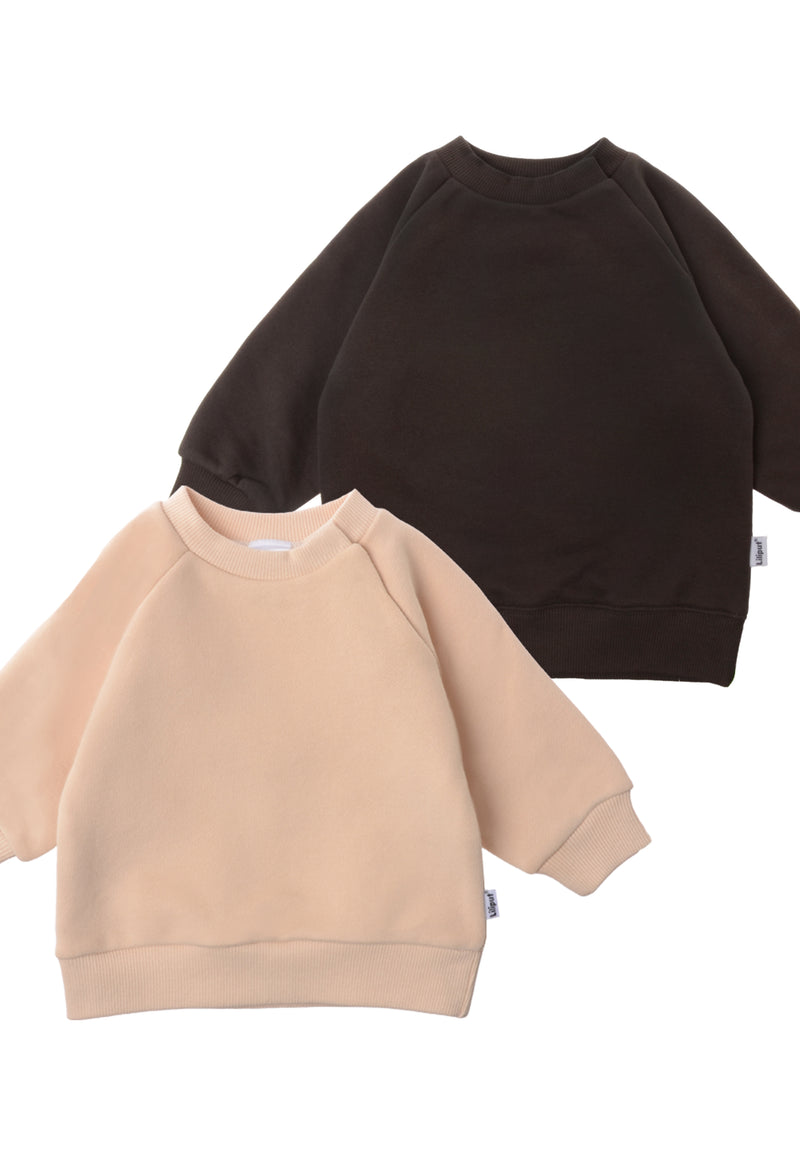 nahaufnahme von den 2 Sweatshirts in beige und braun