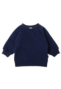 vorderseite von dem Sweatshirt in dunkelblau