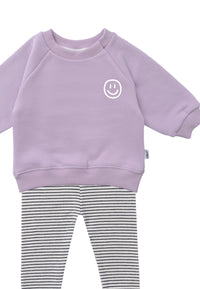 Im Detail 2tlg. Set mit Sweatshirt "smily" in er Farbe flieder und Leggings schwarz gestreift in der Farbe ecru