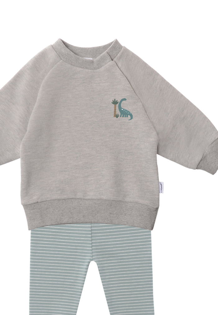 Im Detail 2tlg. Set mit Sweatshirt in der Farbe graumelange mit dem Druck "Dino" und schilf-ecru gestreifter Leggings