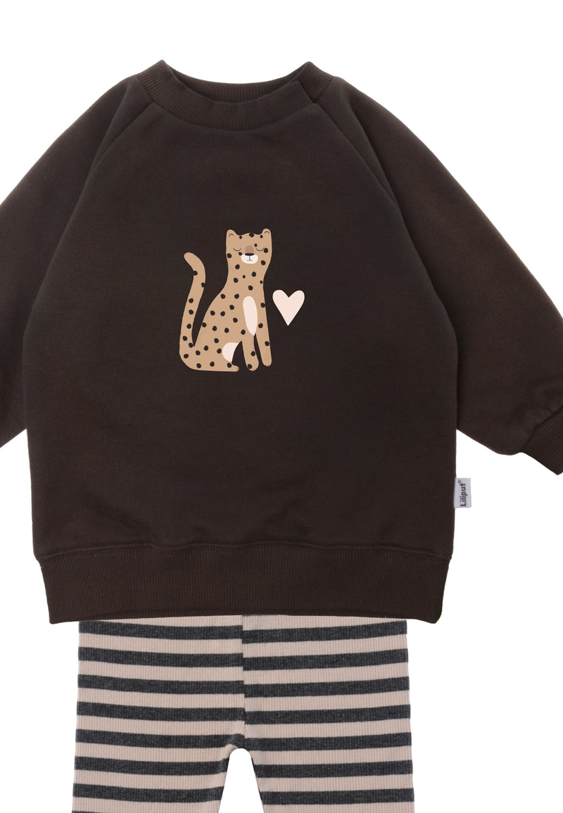 Detailansicht der niedlichen Sweatshirtkombi