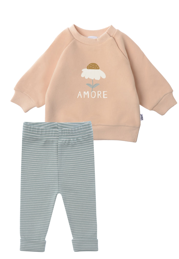 Weitere Ansicht des niedlichen Outfits.