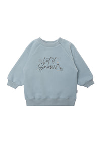 Sweatshirt in hellblau mit let it snow Aufdruck und niedlichem Pinguin.