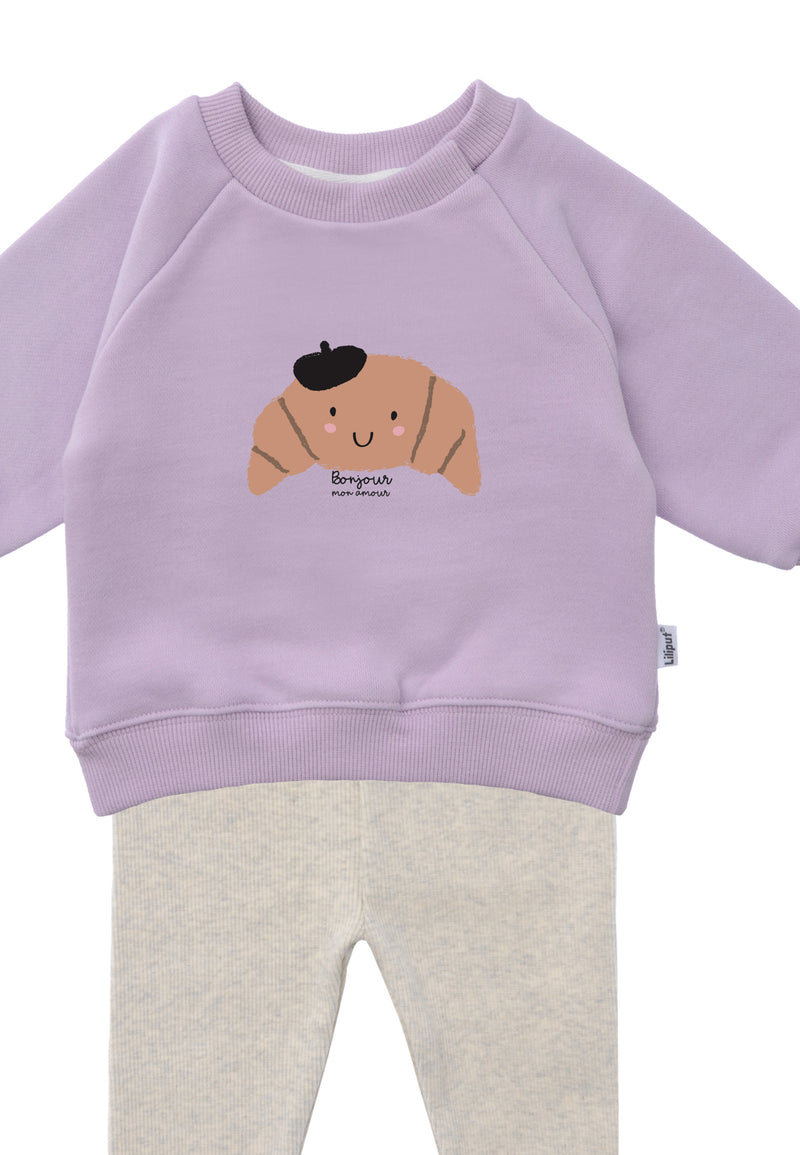 Detailansicht des 2teiligen Kindersets mit Sweater in flieder und hellgrau melanger Leggings.