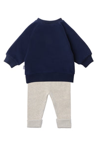 Rückansicht Sweatshirt marine und Leggings grau