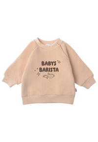 Vorderansicht des beigen Sweaters mit braunem Babys Barista Print.