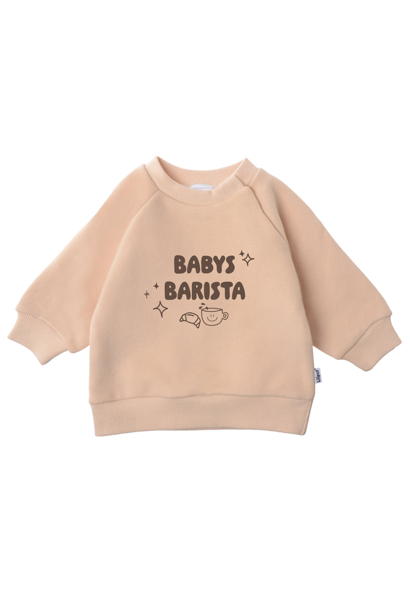 Vorderansicht des beigen Sweaters mit braunem Babys Barista Print.