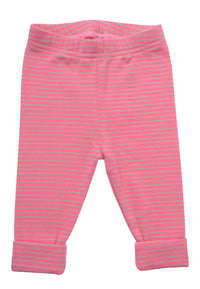 pink-rosa gestreifter Leggings, flach auf weißem Hintergrund
