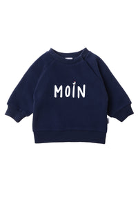 Sweatshirt mit "MOIN"-Aufdruck flach auf weißem Hintergrund