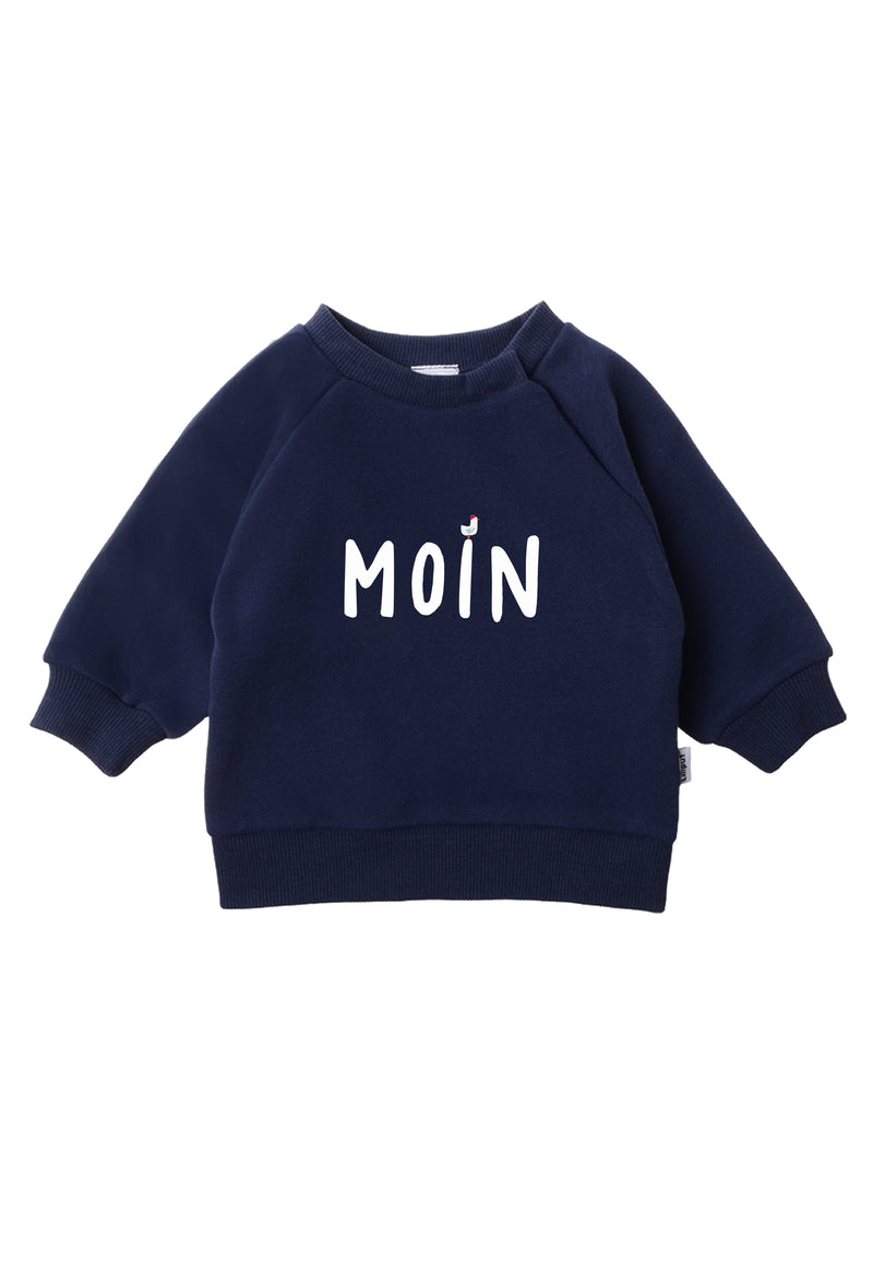  Sweatshirt mit "MOIN"-Aufdruck flach auf weißem Hintergrund