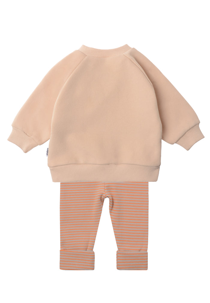 Rückseite vom 2tlg. Set mit Sweatshirt beige mit dem Druck "Herz" und einer beige/orange gestreiften Leggings