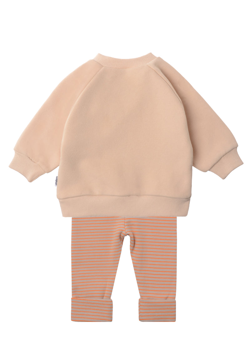 Rückseite vom 2tlg. Set mit Sweatshirt beige mit dem Druck "Herz" und einer beige/orange gestreiften Leggings