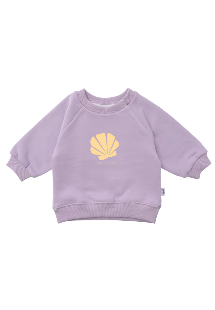 Sweatshirt in flieder mit gelbem Aufdruck und Wording "listen to the ocean".