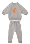 2teiliges Set aus Sweatshirt und Jogginghose in grau melange mit Tiger Print in orange und kleinem Herzchen auf der Jogginghose.