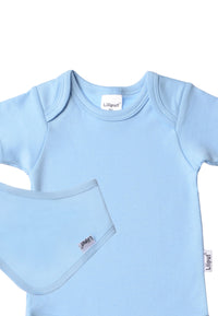 Detailansicht des niedlichen Babysets bestehend aus Amineckbody und Halstuch.