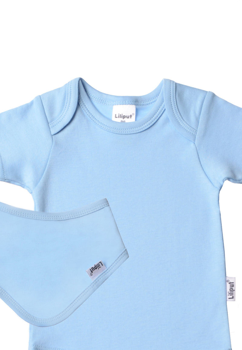 Detailansicht des niedlichen Babysets bestehend aus Amineckbody und Halstuch.