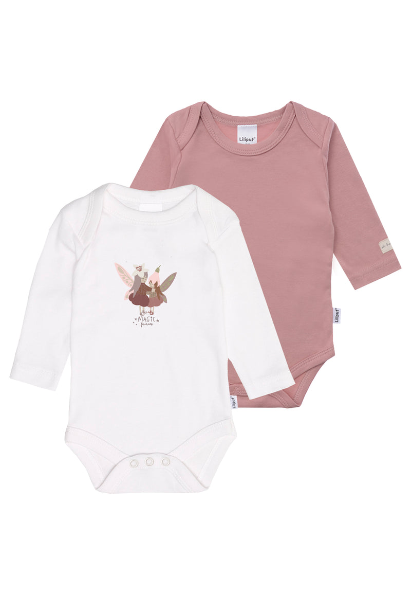 Doppelpack Langarm-Amineckbodys in angenehm weicher Baumwollqualität. Ein Body hat einen niedlichen Magic Fairies Druck, der weitere Body ist in einem schlichten rosenholz Farbton und trägt das fröhliche Patch "oh happy day" am Ärmel. Beide Bodys haben 3 Druckknöpfe im Schritt durch die das An- und Ausziehen leicht gemacht wird. Angenehmer Tragekomfort durch hochwertige Baumwollqualität.