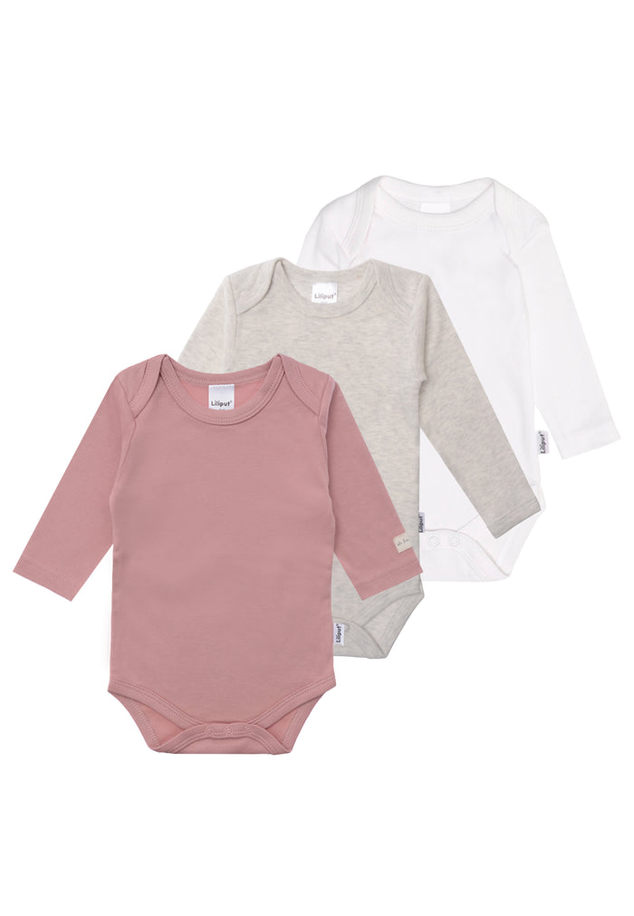 3er-Pack Langarm-Amineckbodys in angenehm weicher Baumwollqualität. Die Bodys sind in einem schlichten graumelange, rosenholz und in einem strahlenden weiß gehalten. Der Body in rosenholt hat ein kleines Patch am Ärmel mit der Aufschrift "oh happy day".