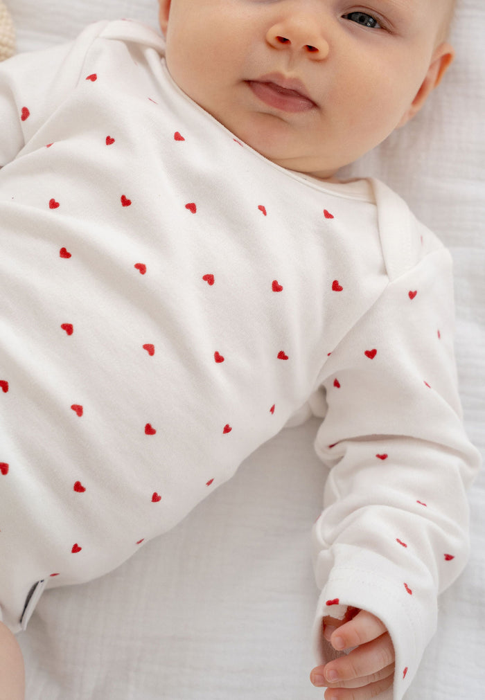 3-teiliges Babyset mit Herzchenprint in Weiß & Rot