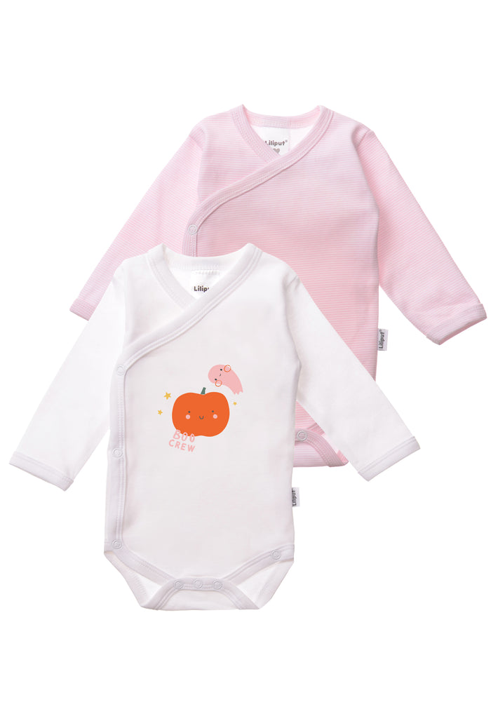 Doppelpack Wickelbodys mit langem Arm. 1x in rosa gestreift und 1x in weiß mit niedlichem Halloween Print.