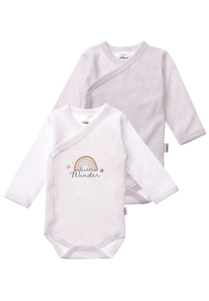 Doppelpack Wickelbodys mit langem Arm. 1x in grau gestreift uund 1x in weiß mit Regenbogen Aufdruck und Wording "geliebtes Wunder".