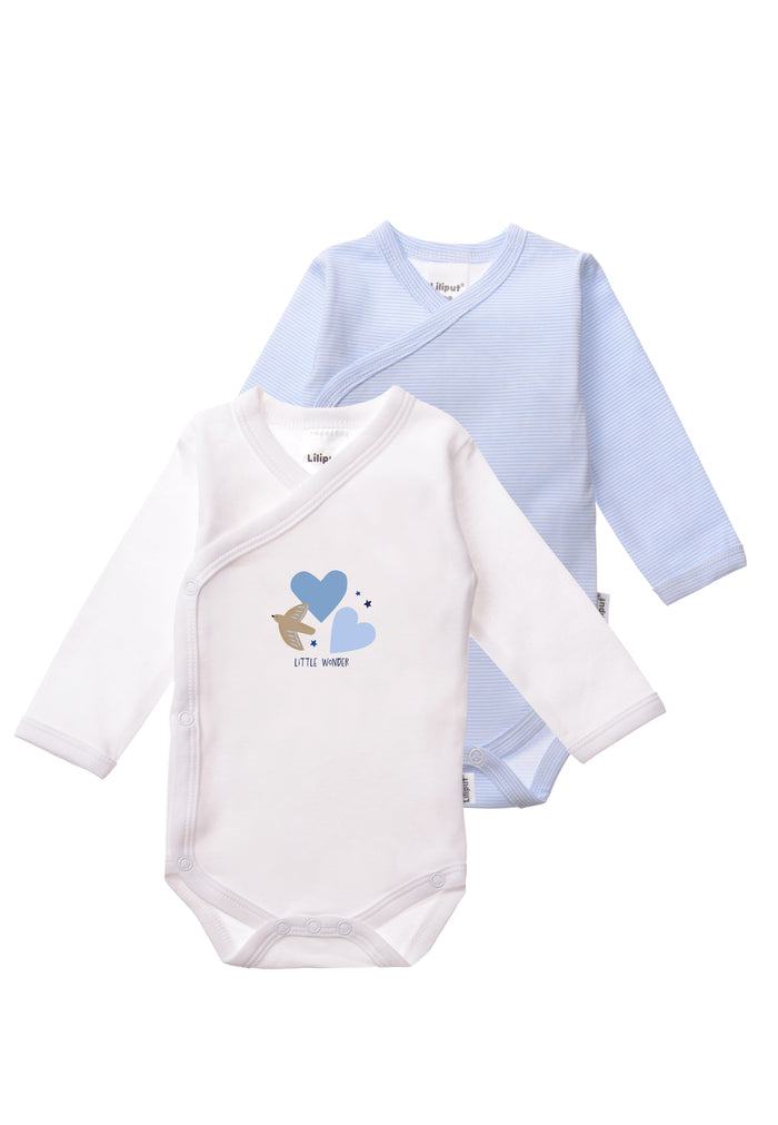 Doppelpack Wickelbodys mit langem Arm. 1x mit hellblauen Streifen und 1x in weiß mit niedlichem little wonder Aufdruck.