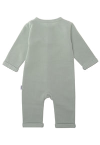 Rückseite des Ribstrick Overalls in schilf.