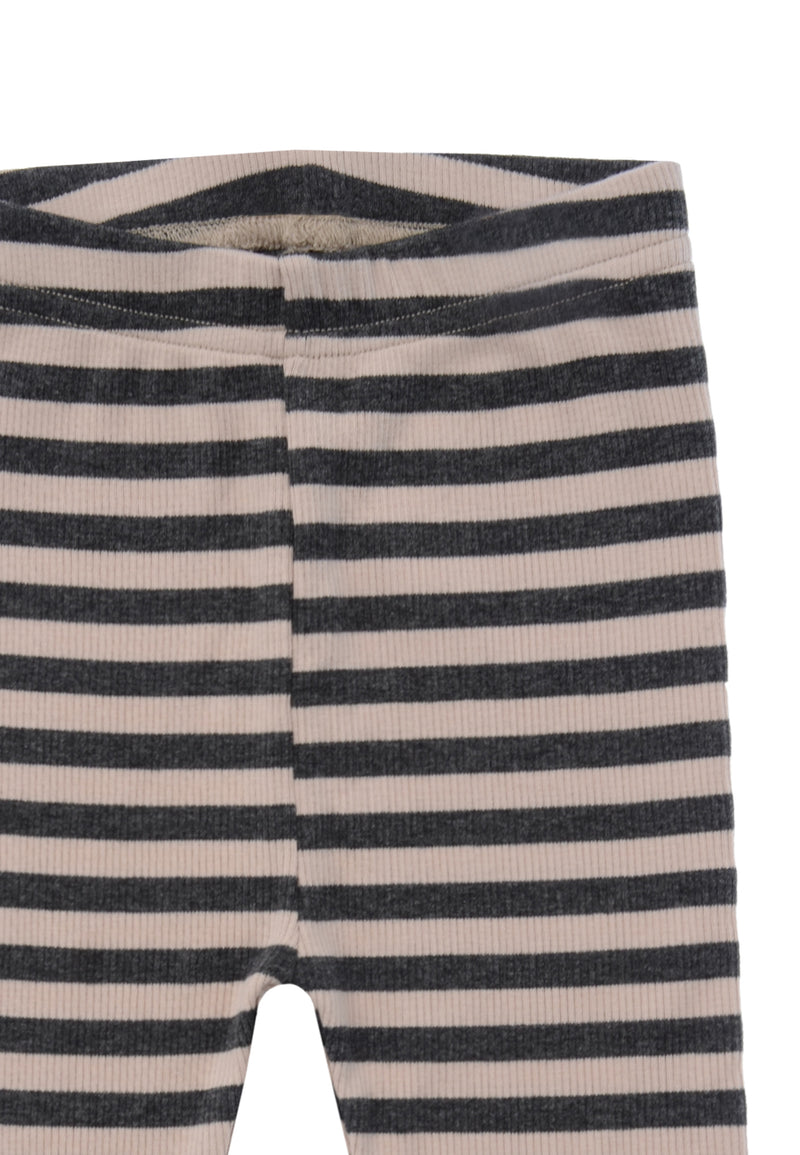 Detailansicht der Babyleggings in grau beige gestreift.