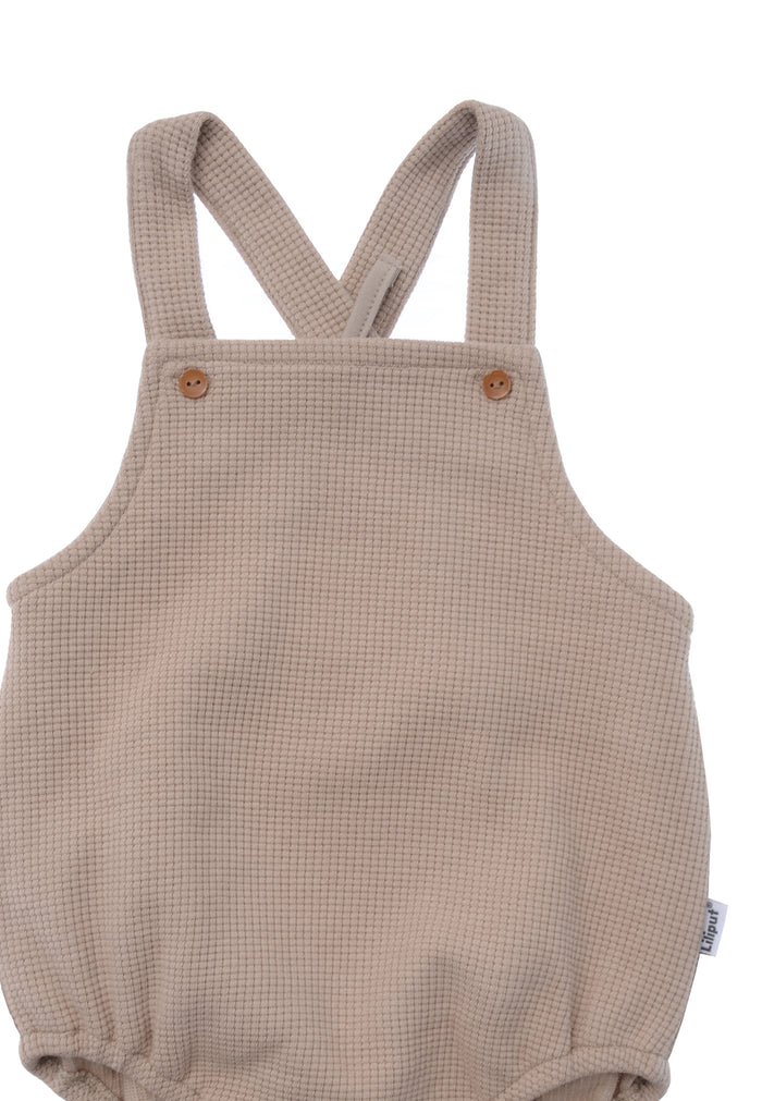 Baby Latzhose aus Waffelpiquè beige