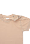 Detailansicht des T-Shirts in beige.