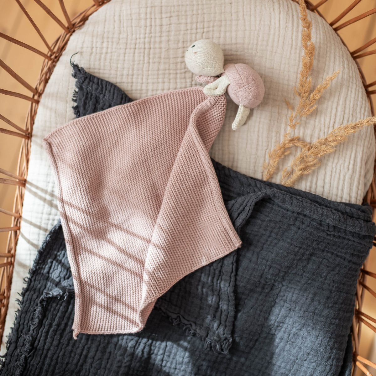 Kuscheltuch mit Schildkröte, helles rose von Ava & Yves