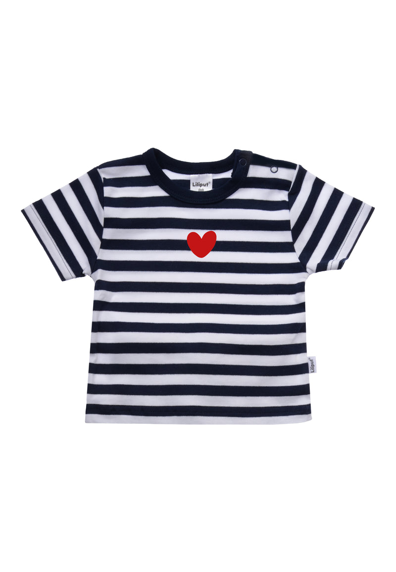 Vorderansicht des Shirts in marine-weiß gestreift mit rotem Herz Print in der Mitte.
