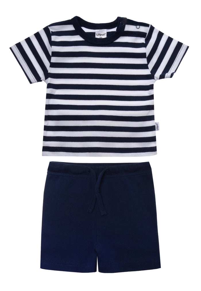 Sommerset für Kids mit marine-weiß gestreiftem Shirt und einer kurzen Shorts in marine.