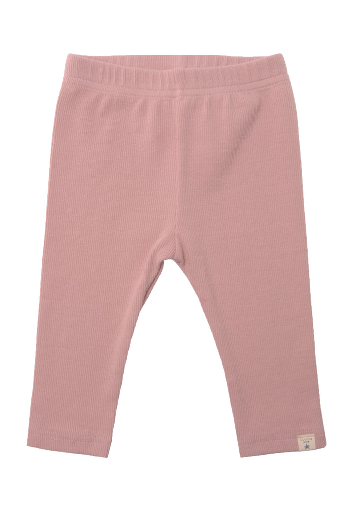 Vorderseite der Rippenleggings in rosè mit weichem Bund und niedlichem Patch am Saum.