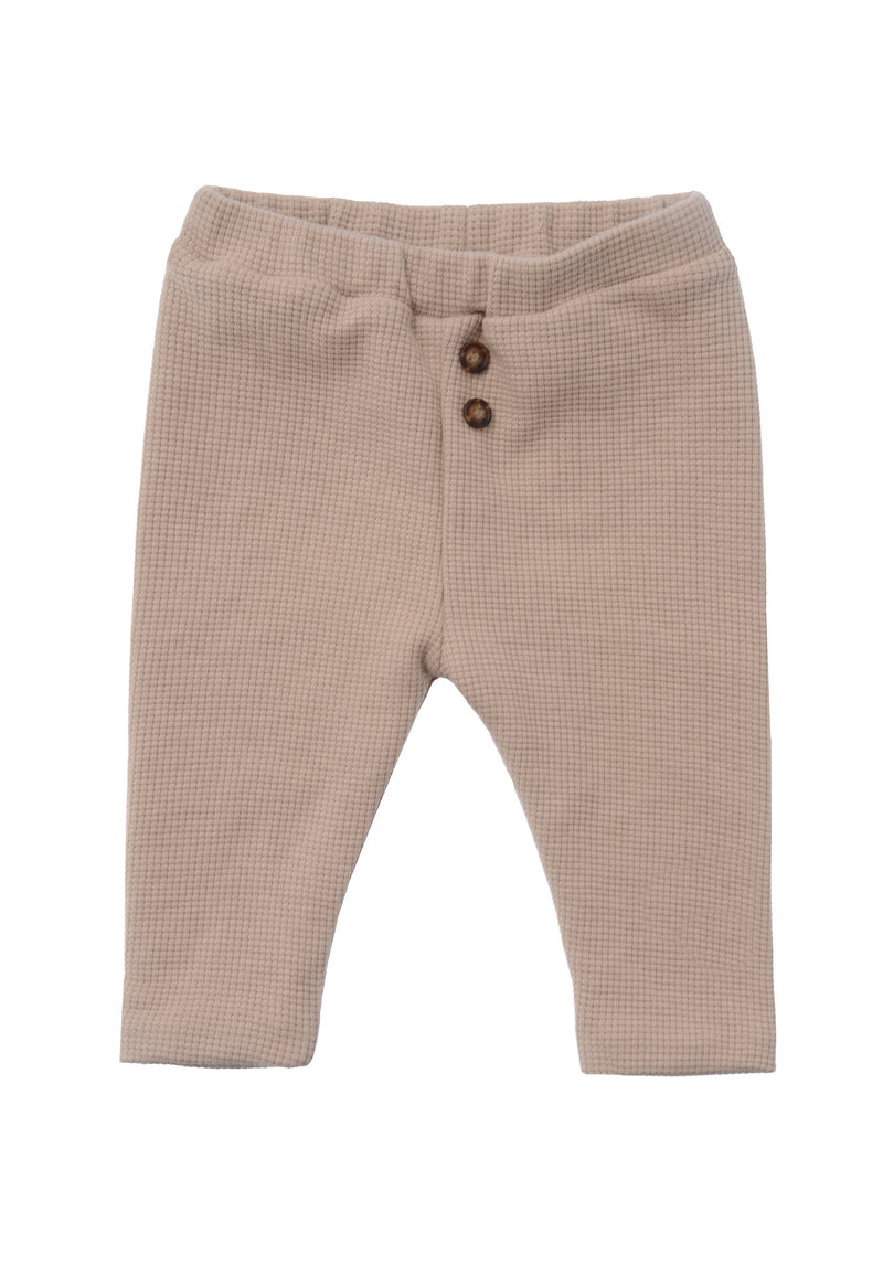 Waffelpique Hose in beige mit aufgesetzten Knöpfen und weichem Baumwollfutter.