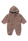 Fleeceoverall mit aufgesetzten Taschen, Knöpfen, Füßchen und einer praktischen Kapuze damit dein Baby rundum warm und Geborgen ist.