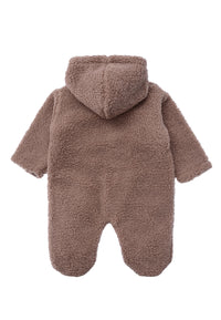 Rückansicht des kuscheligen Winteroveralls.