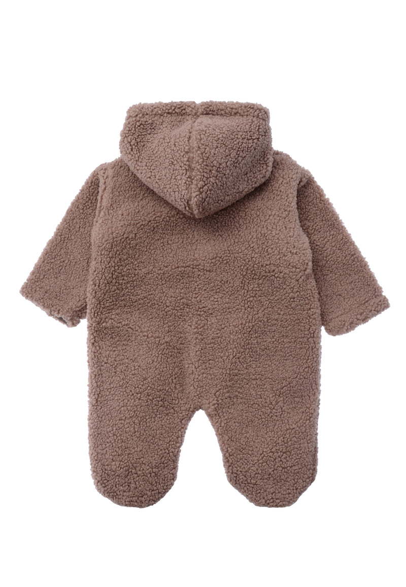 Rückansicht des kuscheligen Winteroveralls.