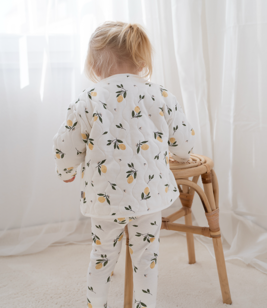 3-teiliges Kinderset Little Lemon – Jacke, Shirt & Leggings mit Zitronenprint