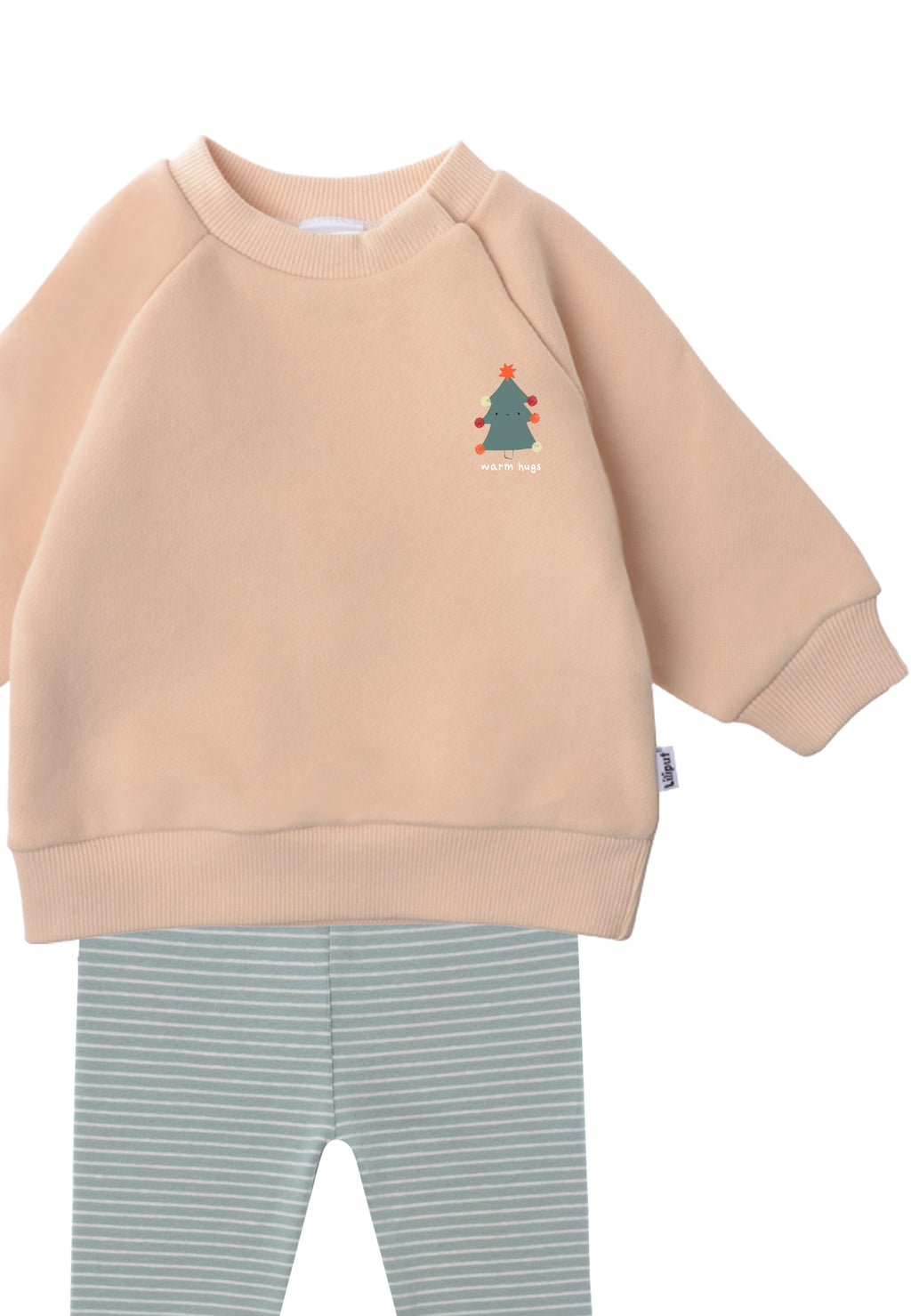 Outfitkombi mit beigem Sweater mit Tannenbaum Motiv und schilf-ecru gestreifter Leggings.