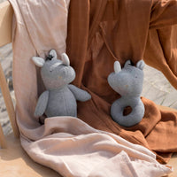 Kuscheltier grau gestrickt, Ruby.