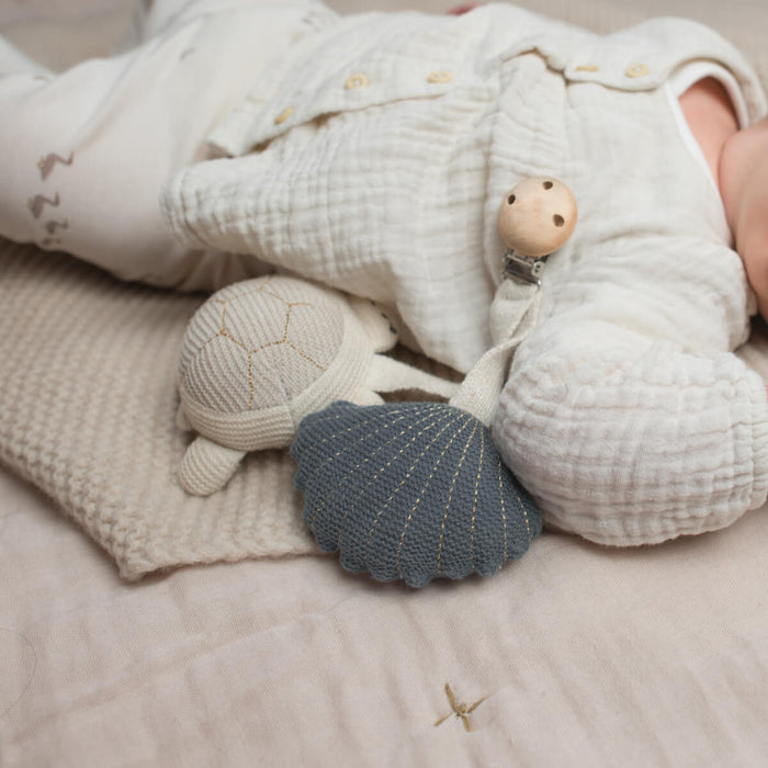 Wunderschönes Baby Accessoire. Tily the Turtle von Baby Bello.
